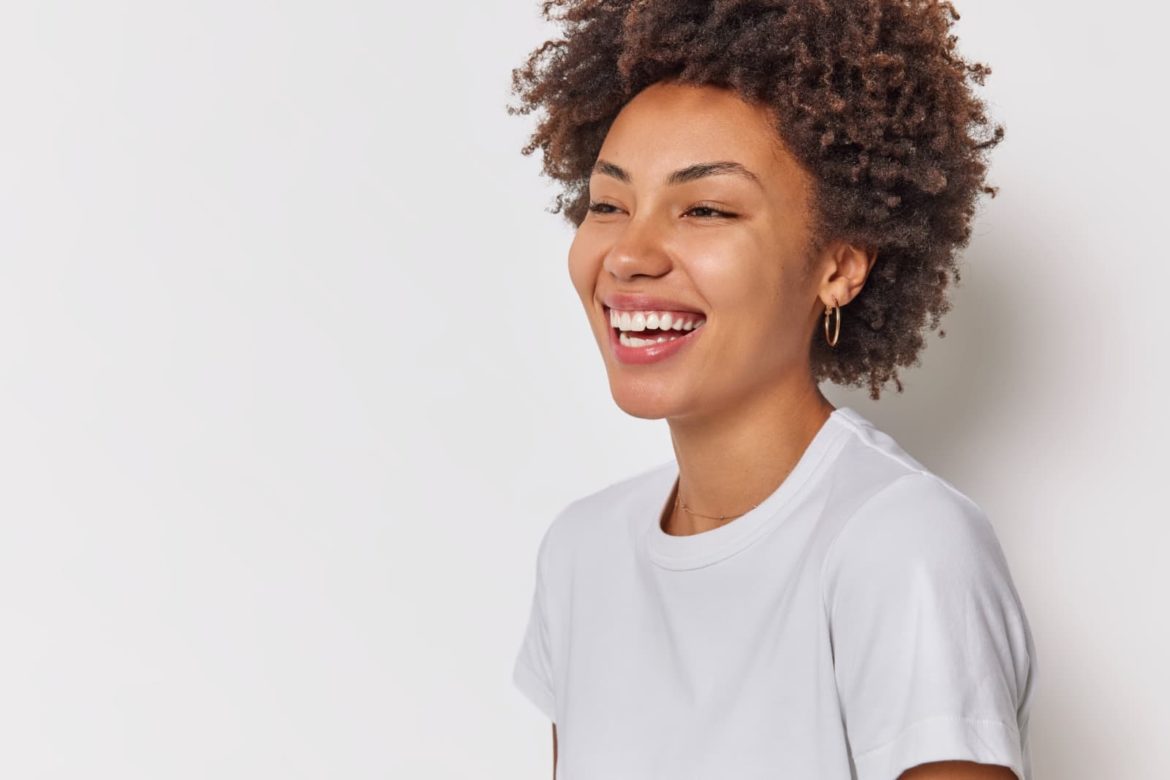 Naturalidade ganha espaço na odontologia estética e reduz busca por sorrisos padronizados