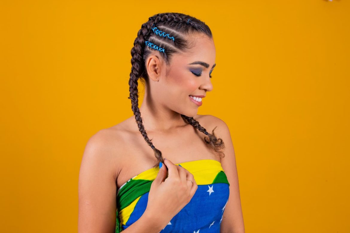 Designer de Rondônia conquista famosos com corsets da Copa do Mundo feitos à mão em Porto Velho