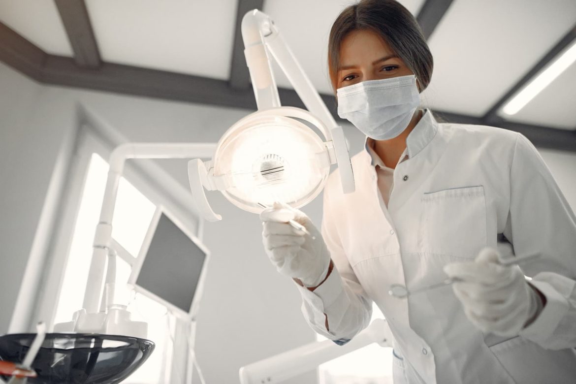 Justiça mantém proibição para dentista realizar cirurgias plásticas após casos de lesões em pacientes