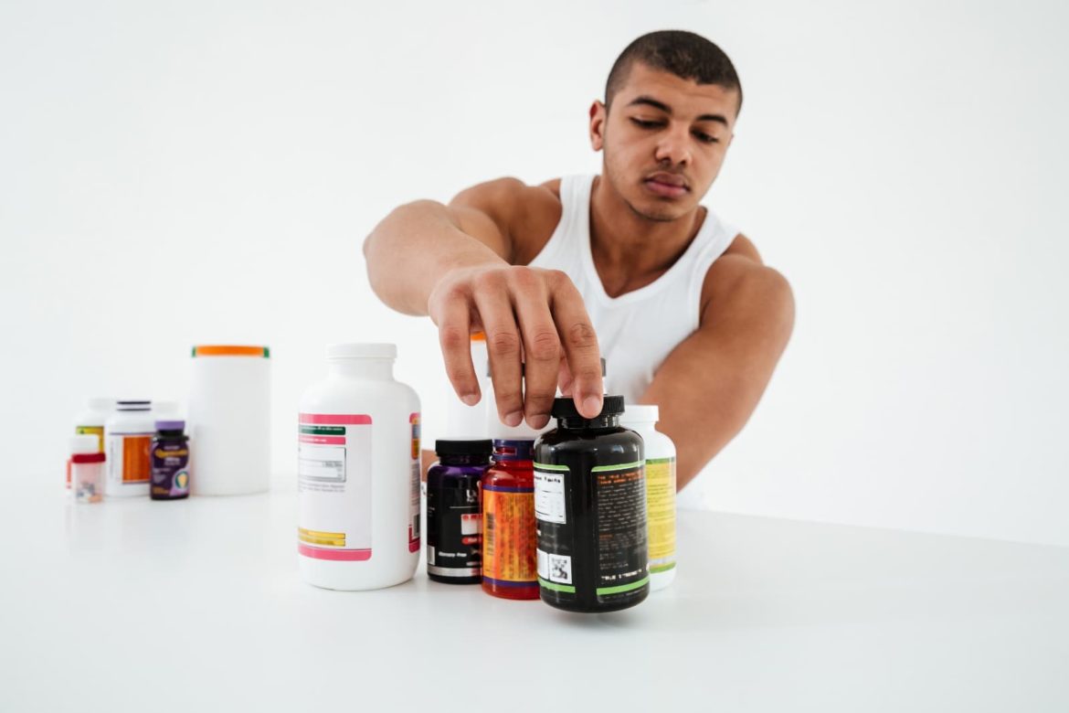 Mercado de suplementos avança no Brasil, mas especialistas reforçam importância do consumo orientado